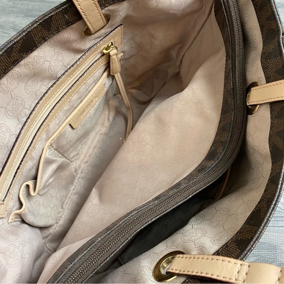 Michael Kors East West Jet Set Tote Signature Monogram Bag - Picture 10 of 17